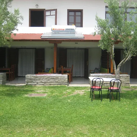 Petradaki Apartments Mola Kalyva Exterior photo