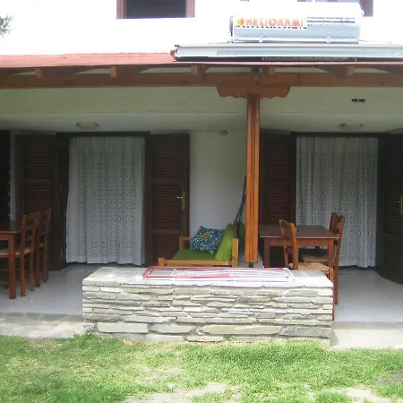 Petradaki Apartments Mola Kalyva Exterior photo